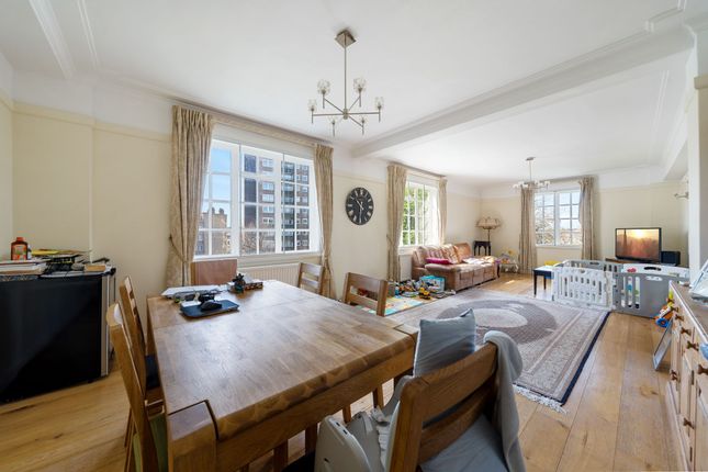Flat to rent in Cropthorne Court, Maida Vale, London