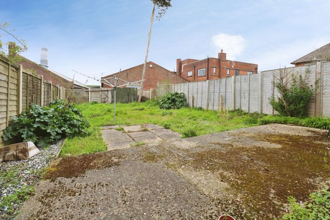 111 Benbow Crescent, Poole photo 4