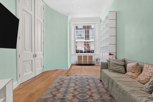 LG & GF Flat, 43, Gloucester Square, London photo 2