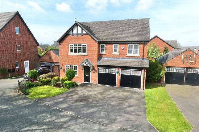 Detached house for sale in Oaks Close, Aston