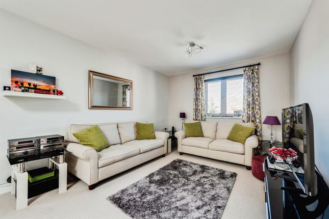 39, Trowbridge Close, Swindon photo 4