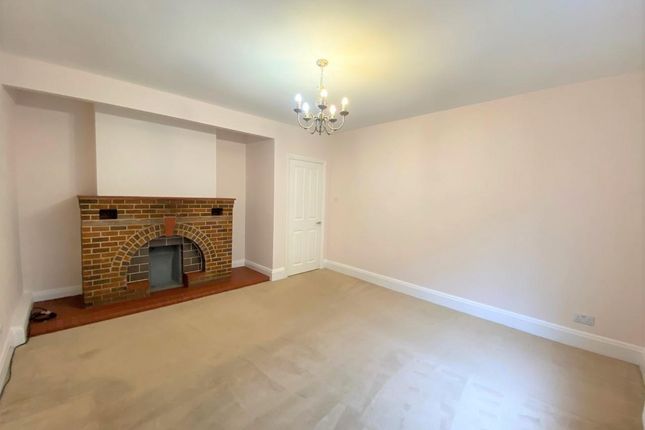 1 Kingsend Court, Kingsend, Ruislip photo 4