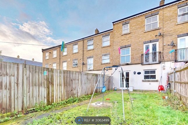 Chilcott Close, Wembley photo 5