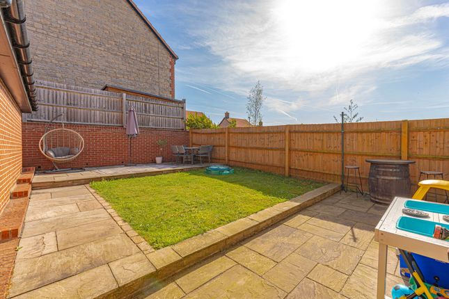 6 Sir Howel Crescent, Caldicot photo 4