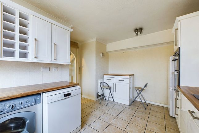 2, Quarles Close, Romford photo 3