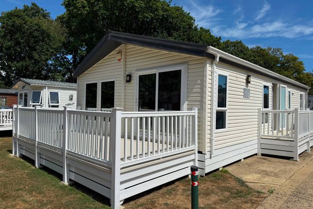 2-bed house on 32, Fairway Holiday park, Sandown, £99,950