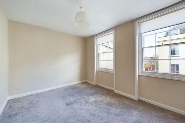 Top Flat, 15 St. Georges Place, Cheltenham photo 4