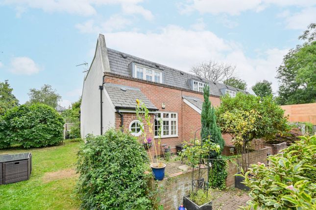 Langford Close, Acton photo 3
