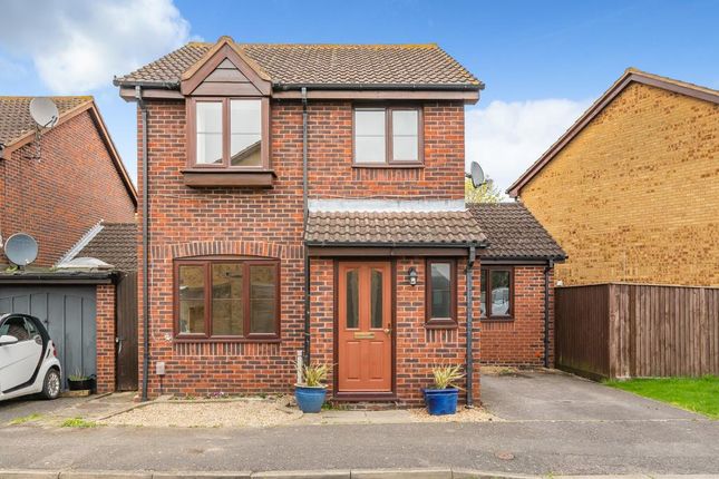 Detached house to rent in Thorne Way, Aylesbury