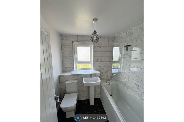D Drumclair Place, Airdrie photo 4