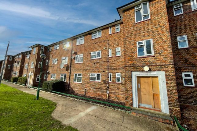 Thumbnail Flat for sale in Oundle House, Montgomery Crescent, Romford