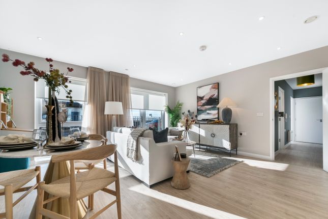 Thumbnail Flat for sale in Clarendon Place, Brighton