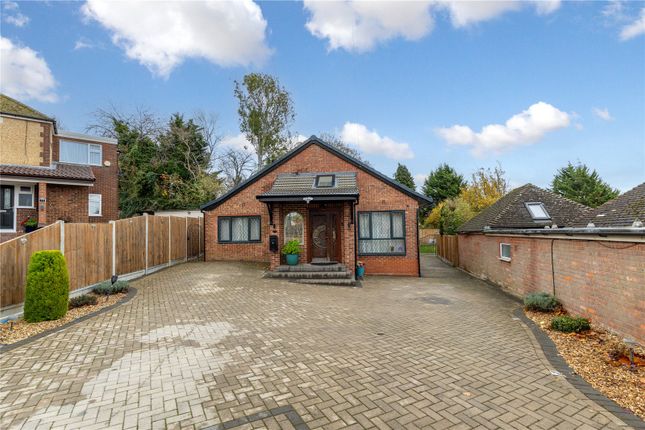 17, Preston Gardens, Luton photo 3
