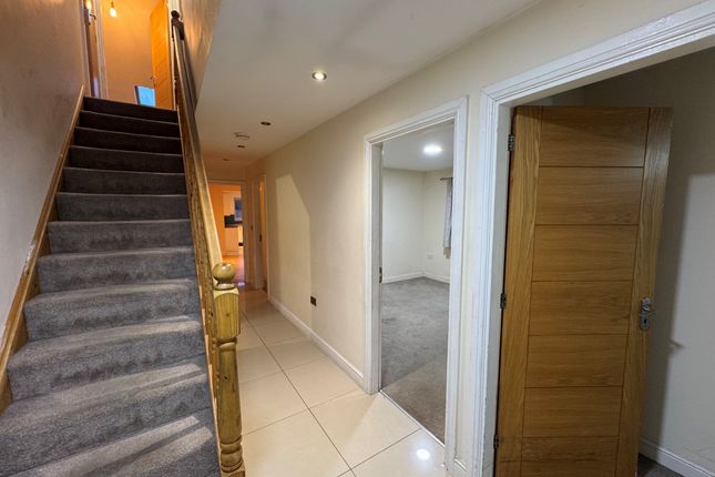 92a, LEICESTER photo 5