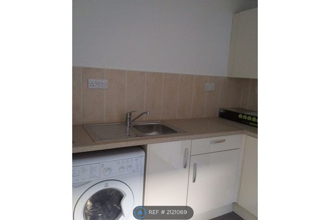 Flat, Chestnut Court Ullathorne Road, London photo 3