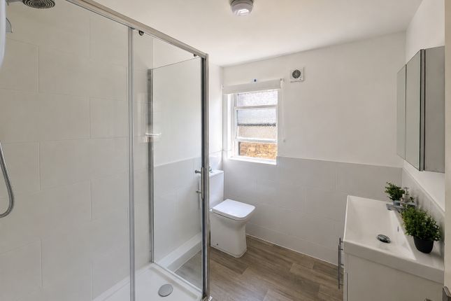 Room 4, London photo 4