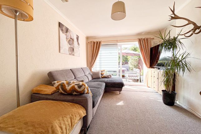 25, Woodland Close, Northampton photo 3