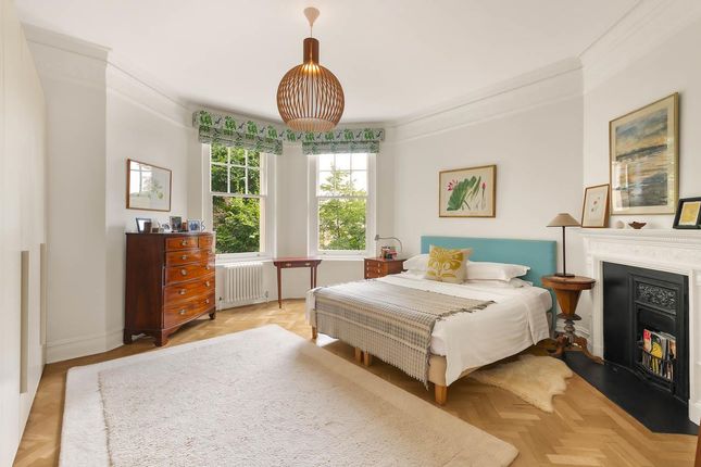 82, Oakwood Court, London photo 2