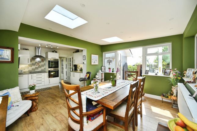 19, Chorley Avenue, Brighton photo 4