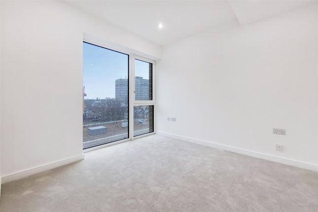 Flat for sale in Staniforth Court, Fulham Reach, London