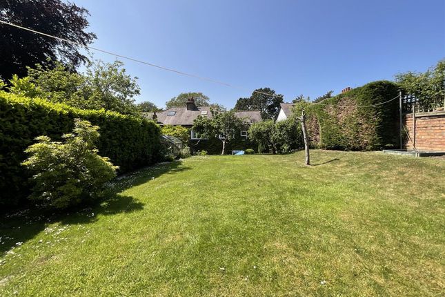 32 Weaponness Valley Road, Scarborough photo 2