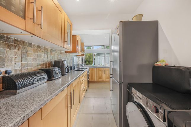 142, Drysdale Avenue, London photo 4