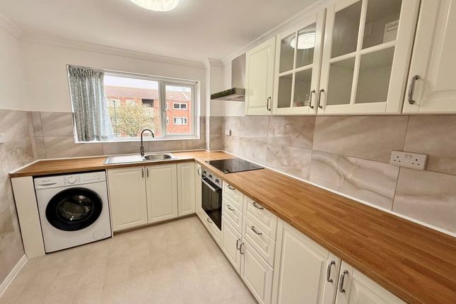 Flat 2 6, Thorgam Court, Grimsby photo 3