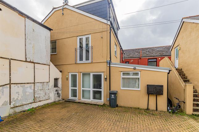6 Neville Mews-10.Jpg