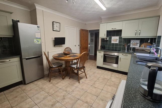 Dan-y-Bryn Bungalow, 8 Cwmtorlais Road, Newport photo 3