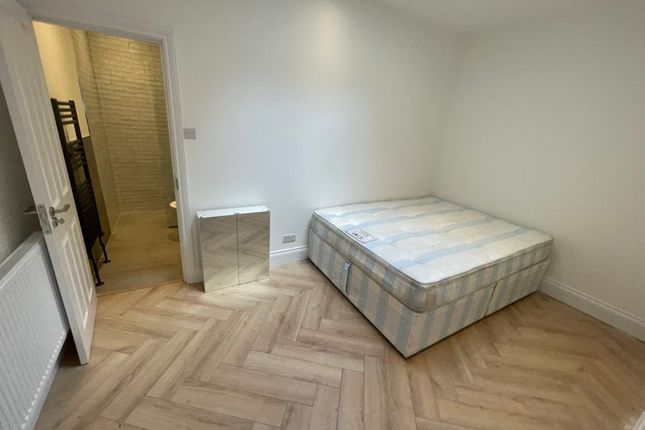 Flat for sale in Voltaire Road, London