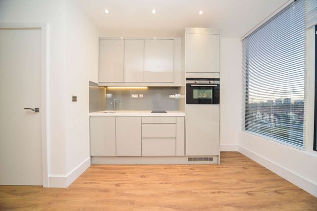 209 Westgate House, Westgate, Ealing photo 5