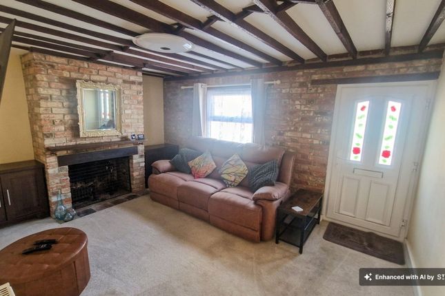 72 Westrop, Swindon photo 3