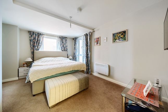 Flat for sale in Movia Apartments, Uxbridge, Greater London