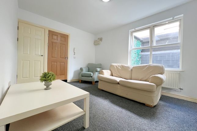 Flat A, 34, Wellfield Road, Cardiff photo 2