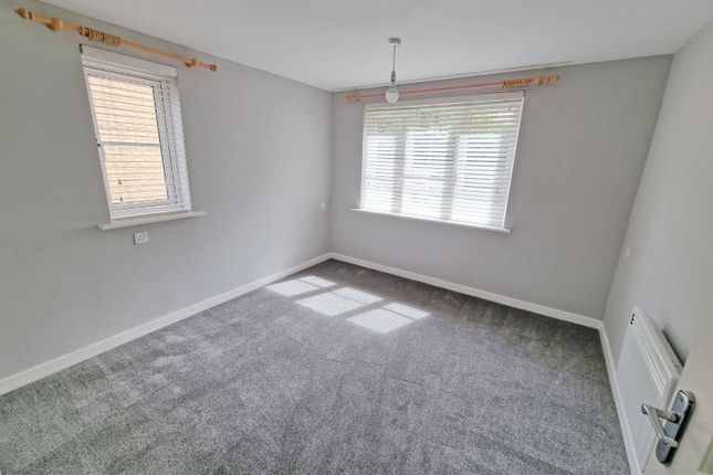 Flat to rent in Gardeners End, Rugby