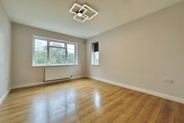 Thumbnail Flat to rent in St. Marks Hill, Surbiton
