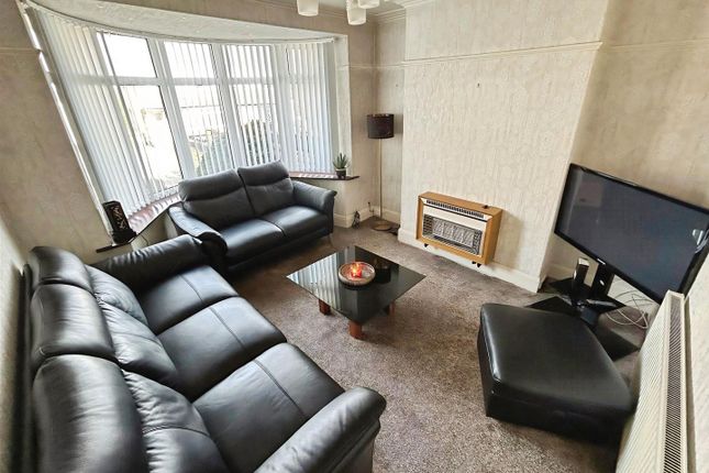 5, Lesmere Grove, Bradford photo 2