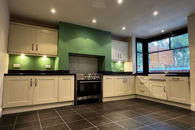 31, Warrels Grove, Leeds photo 2