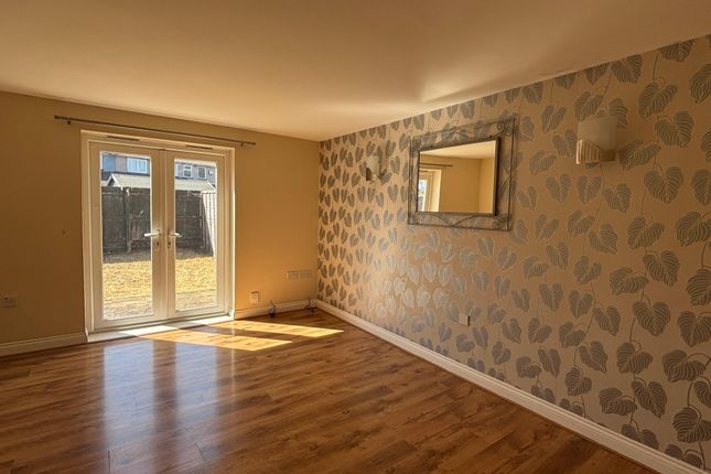 38, Horsham Road, Swindon photo 4