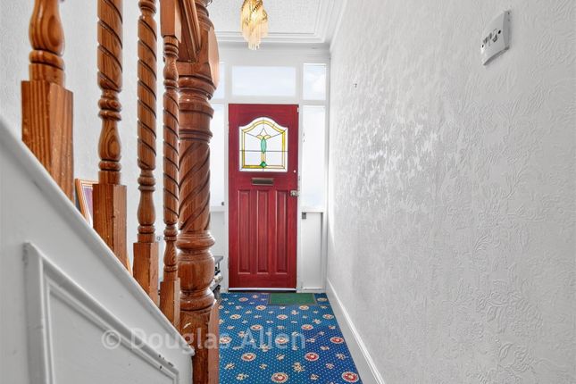 9, Fairlight Avenue, Woodford Green photo 4