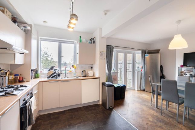 Room B, Somerset Close, New Malden photo 3