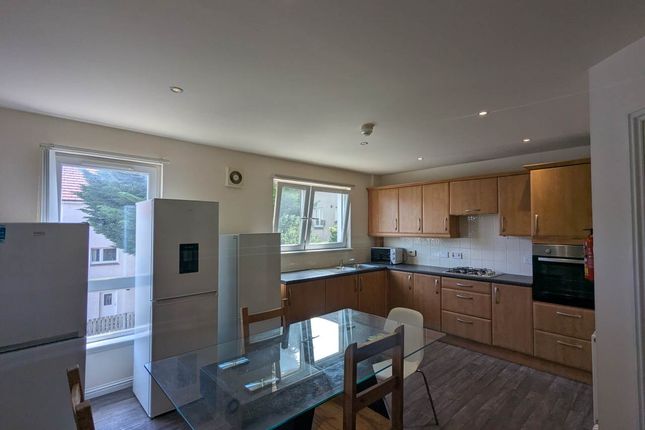 17 Brook Gardens, Dundee photo 2
