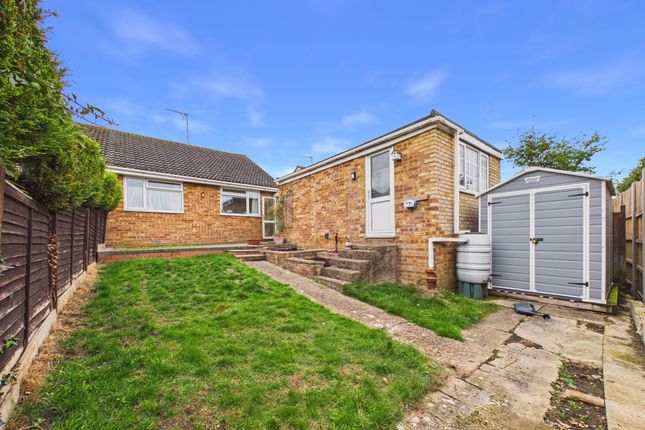 5 Norton Crescent, Towcester photo 2