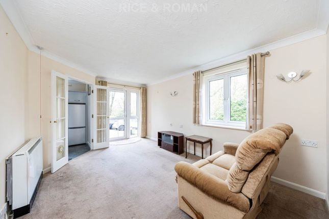 Flat for sale in Saddlers Court, Epsom