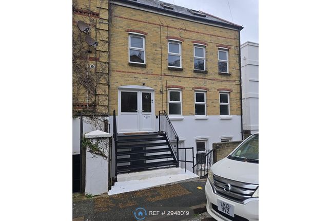 Flat, Cliff Road, Cowes photo 2