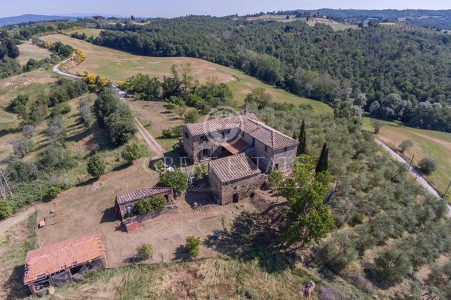 Villa for sale in Asciano, Siena, Tuscany
