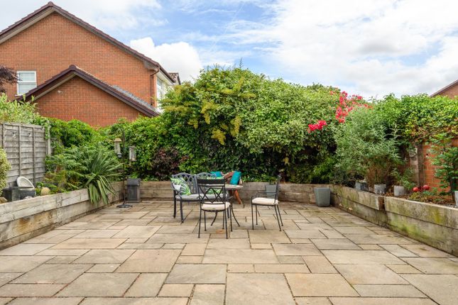 15, Thorneycroft Close, Walton-on-Thames photo 4