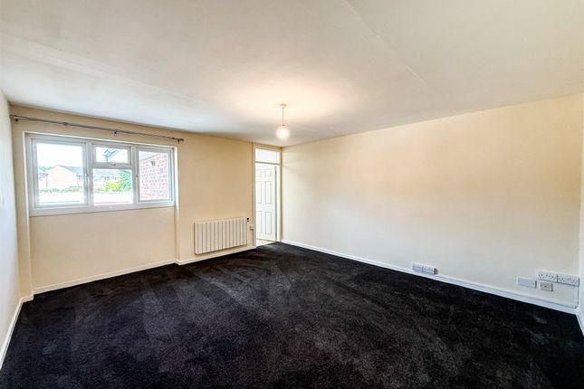 Flat, 2A,, Kilbury Drive, Worcestershire photo 3