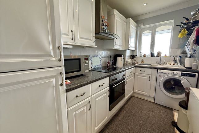56, Alexandra Court, East Riding of Yorkshire photo 3