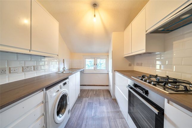 Flat 4, 19, Leathwaite Road, London photo 4